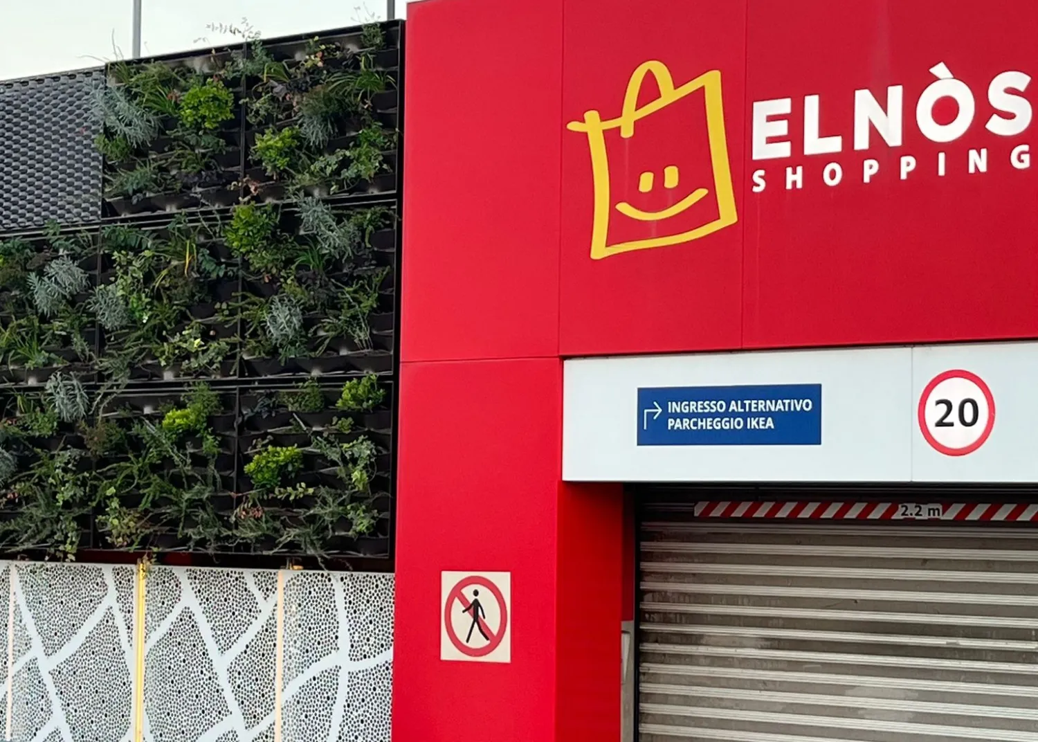 Verde verticale per esterni: Elnos Shopping - Il Lauro